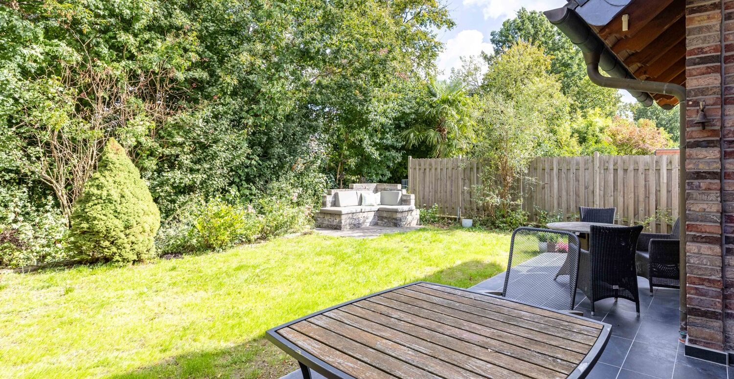Terrasse (neu) mit Blick auf die Sonnenterrasse