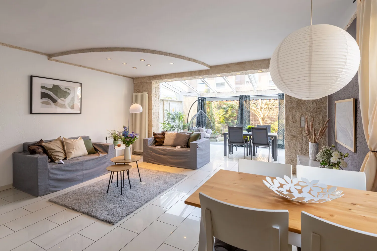 Lichtdurchflutetes, modernisiertes Einfamilienhaus in familienfreundlicher, ruhiger Lage !