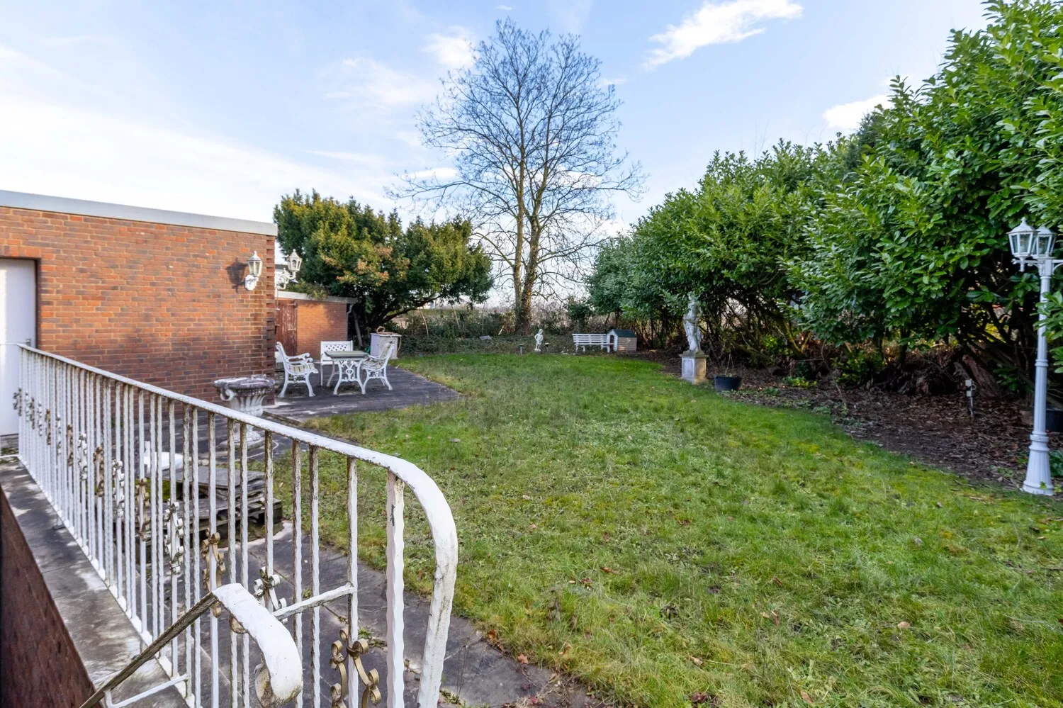 hinterer Garten mit Terrasse