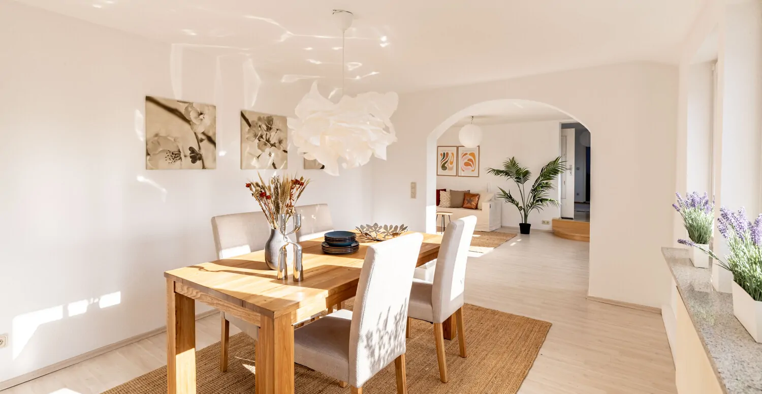 Esszimmer und Wohnzimmer