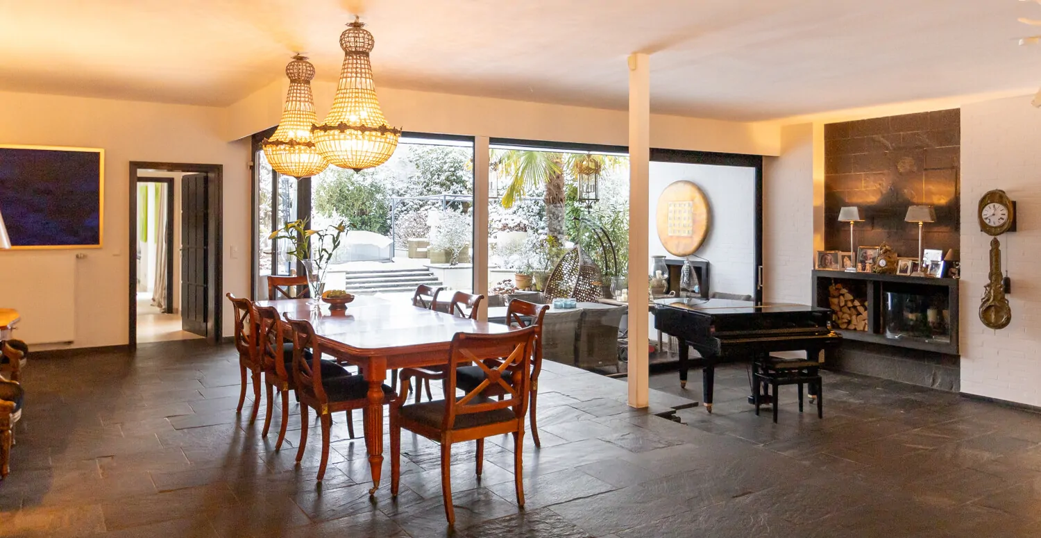 Essbereich mit Blick zur Terrasse