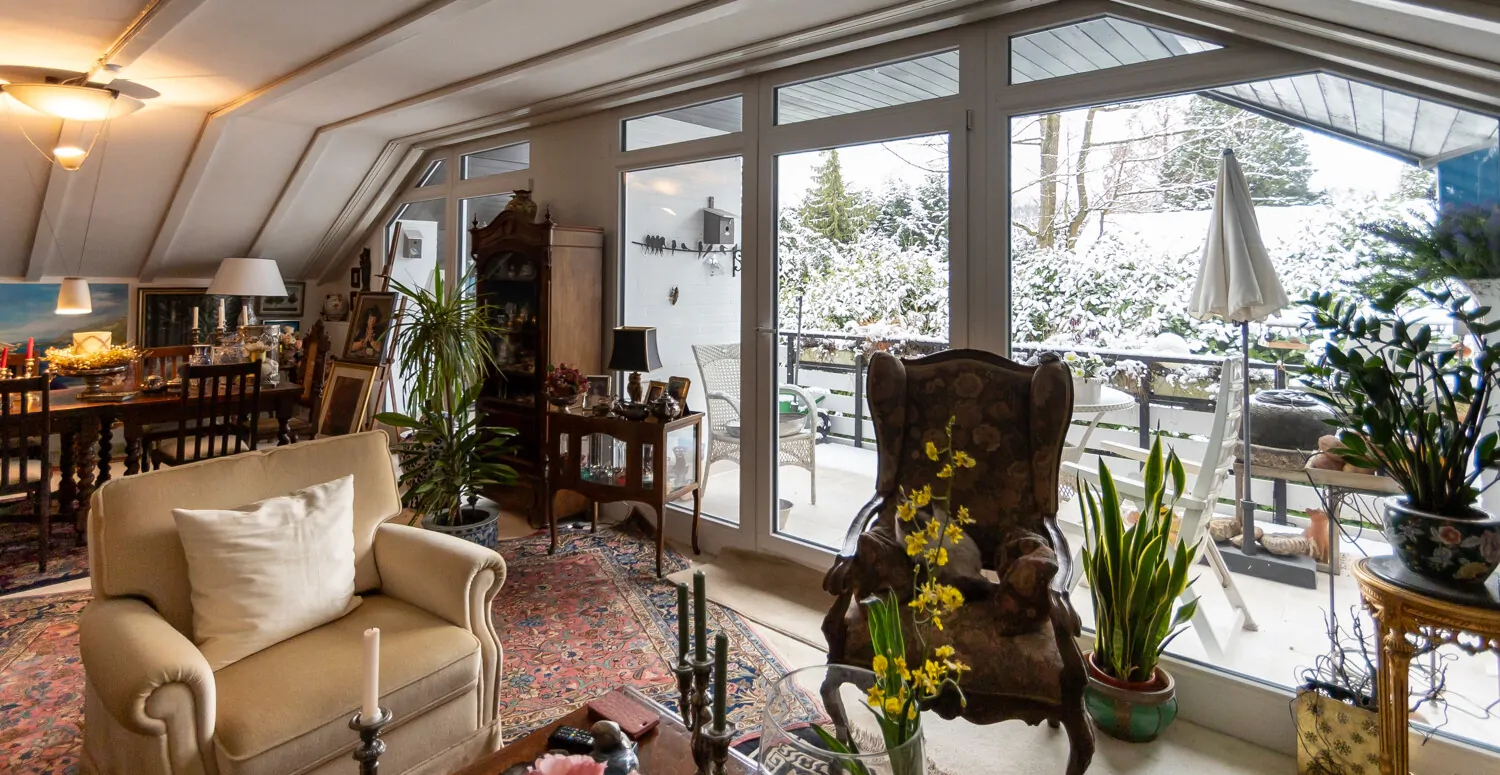 Wohnraum Einliegerwohnung mit Balkon Dachgeschoss