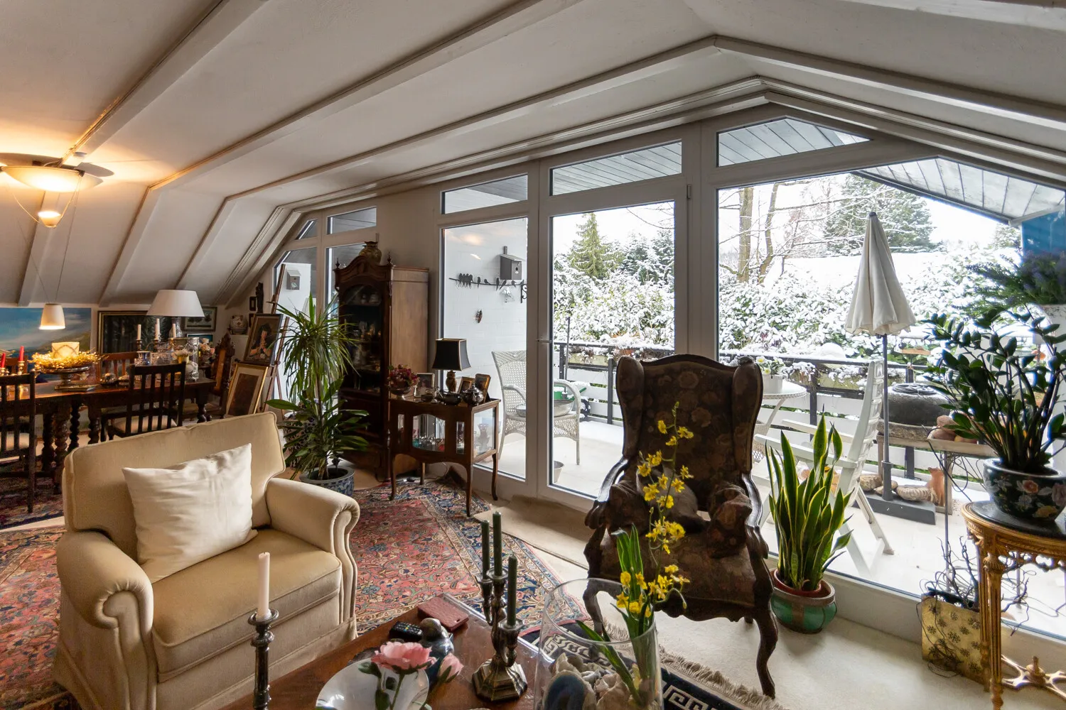 Wohnraum Einliegerwohnung mit Balkon Dachgeschoss