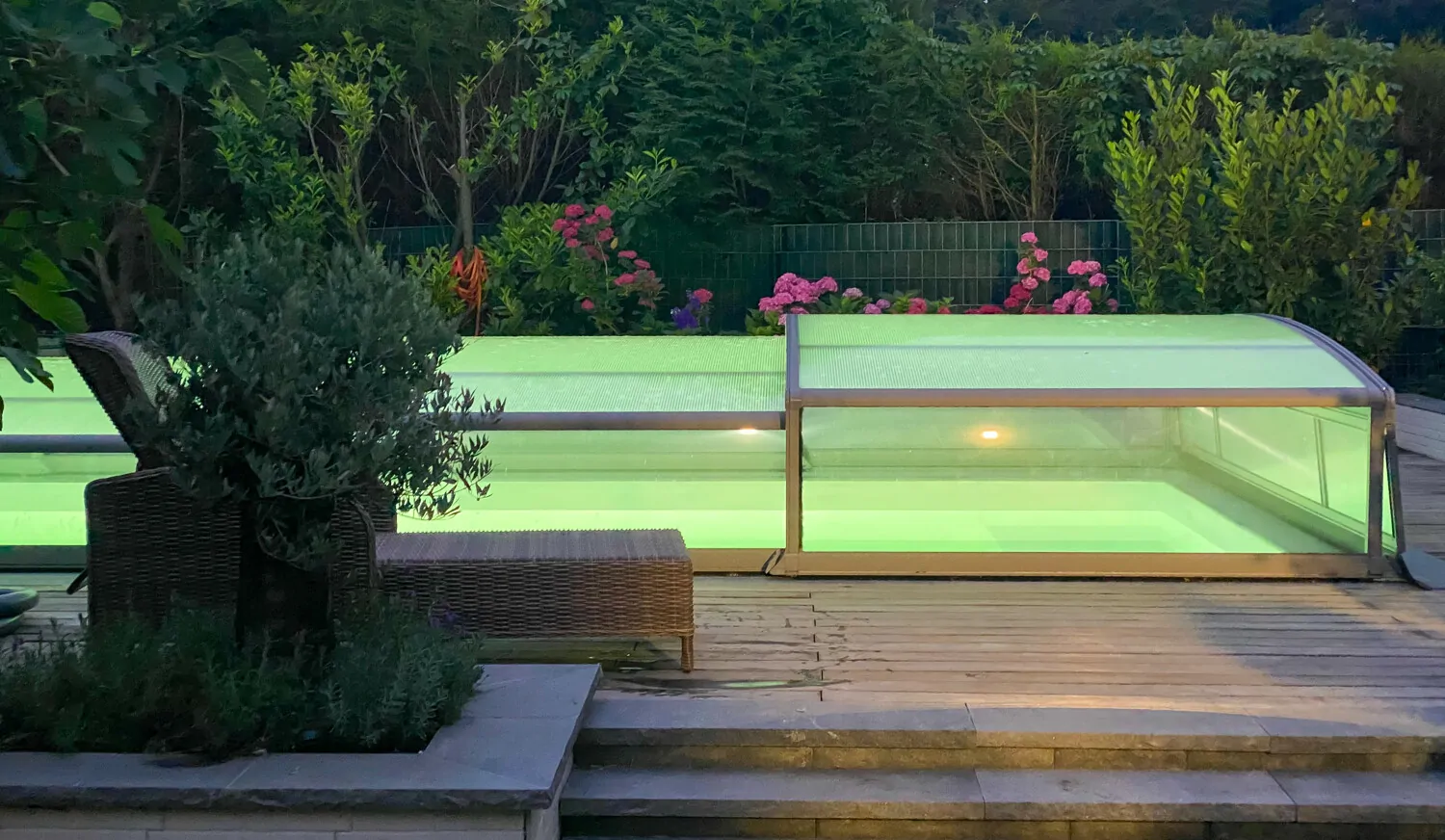 Pool mit geschlossener Überdachung