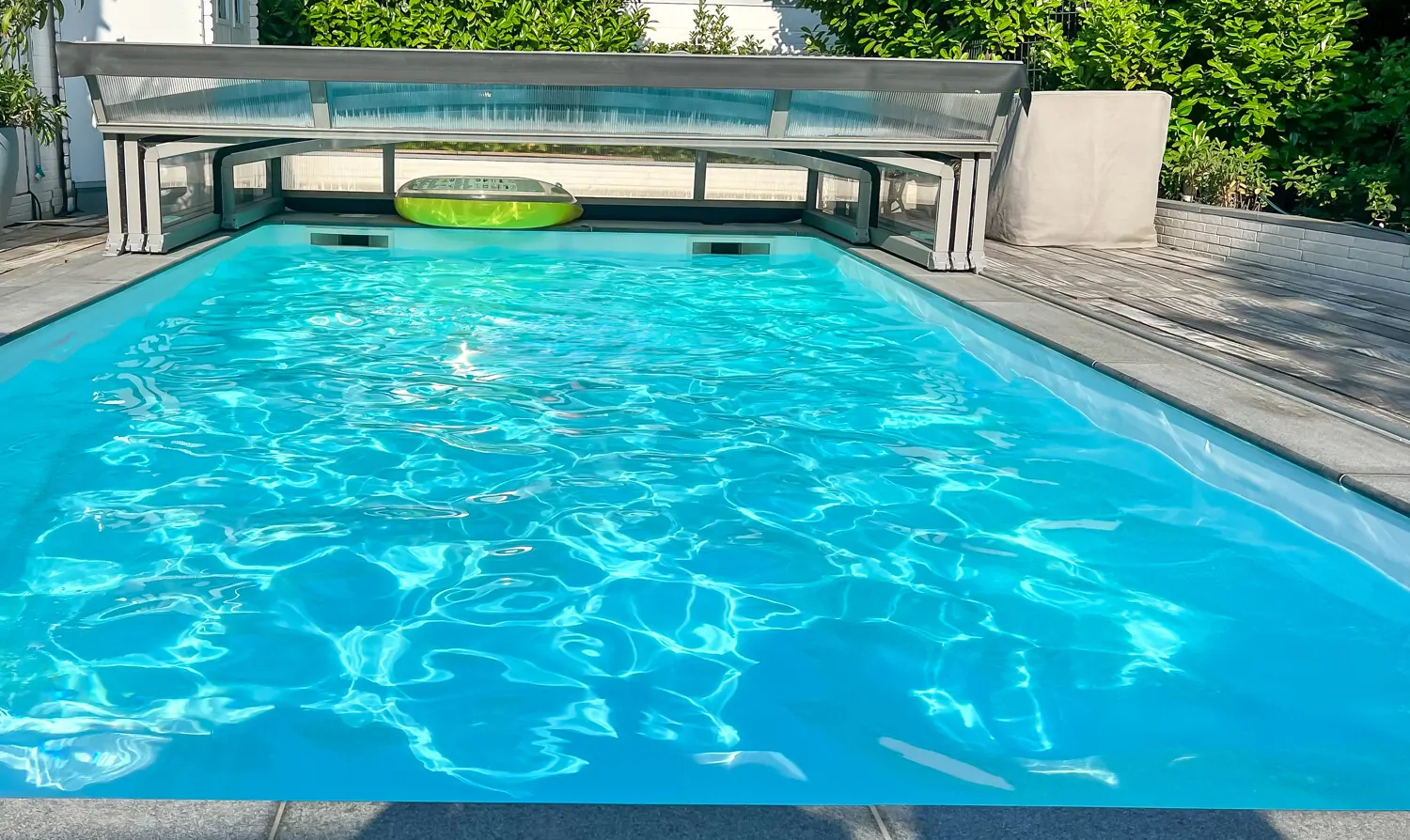 Pool mit Überdachung