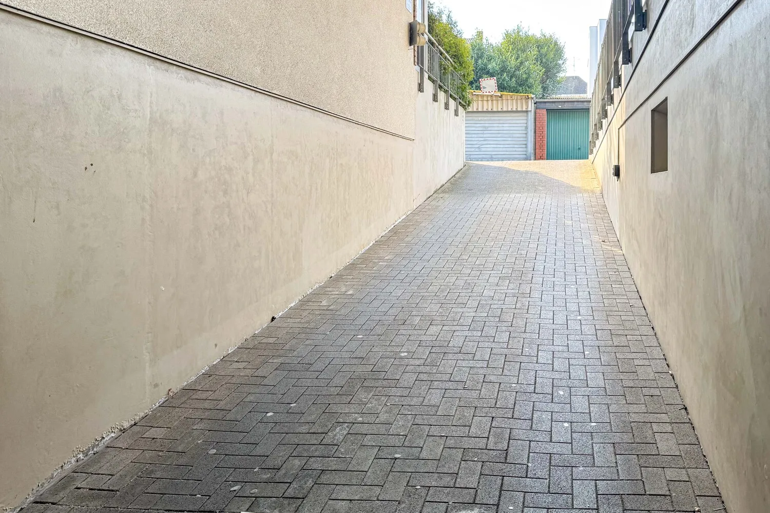 Tiefgarageneinfahrt