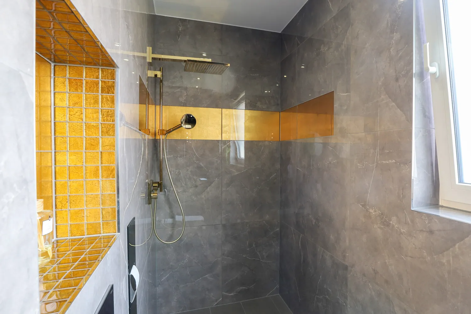 Designer-Gäste-WC mit Dusche