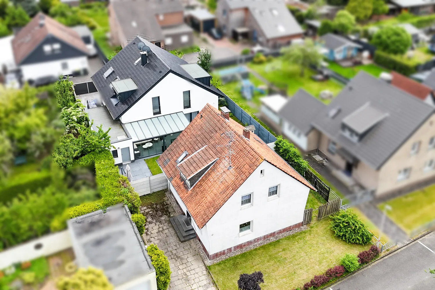 Luftbild Haus 2 - Haus 1 im Hintergrund