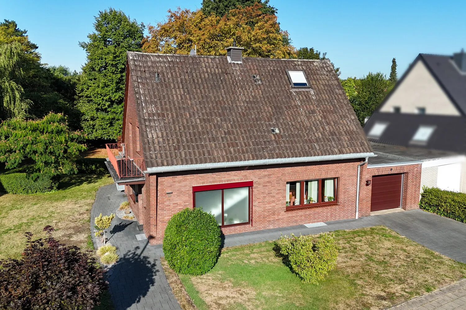 Vorderansicht mit Blick in den Garten