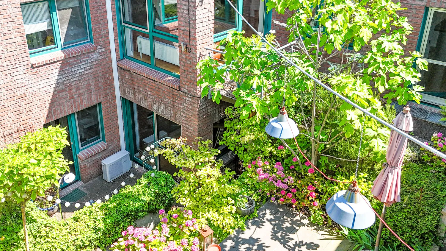 Blick zur unteren Terrasse