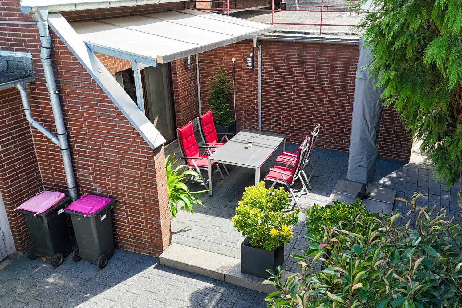 Gemütliche Terrasse am Wohnzimmer