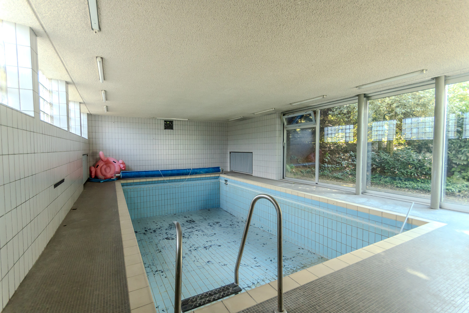 Indoor-Pool