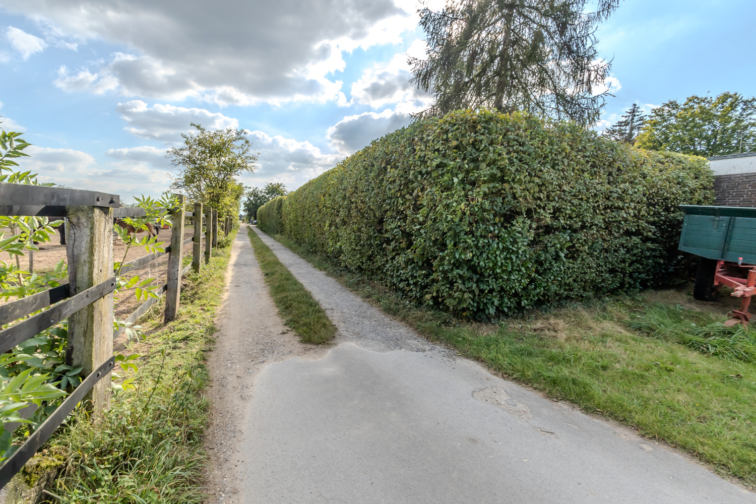 Feldweg an der Grundstücksseite