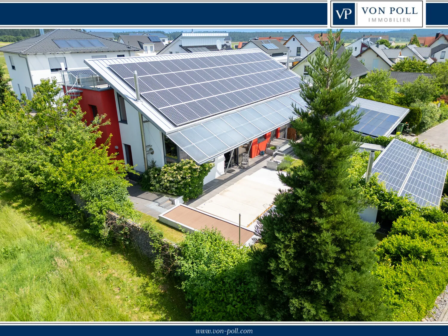 Maison moderne avec studio indépendant, piscine et panneaux solaires, située dans une impasse – surface totale d'environ 298 m²
