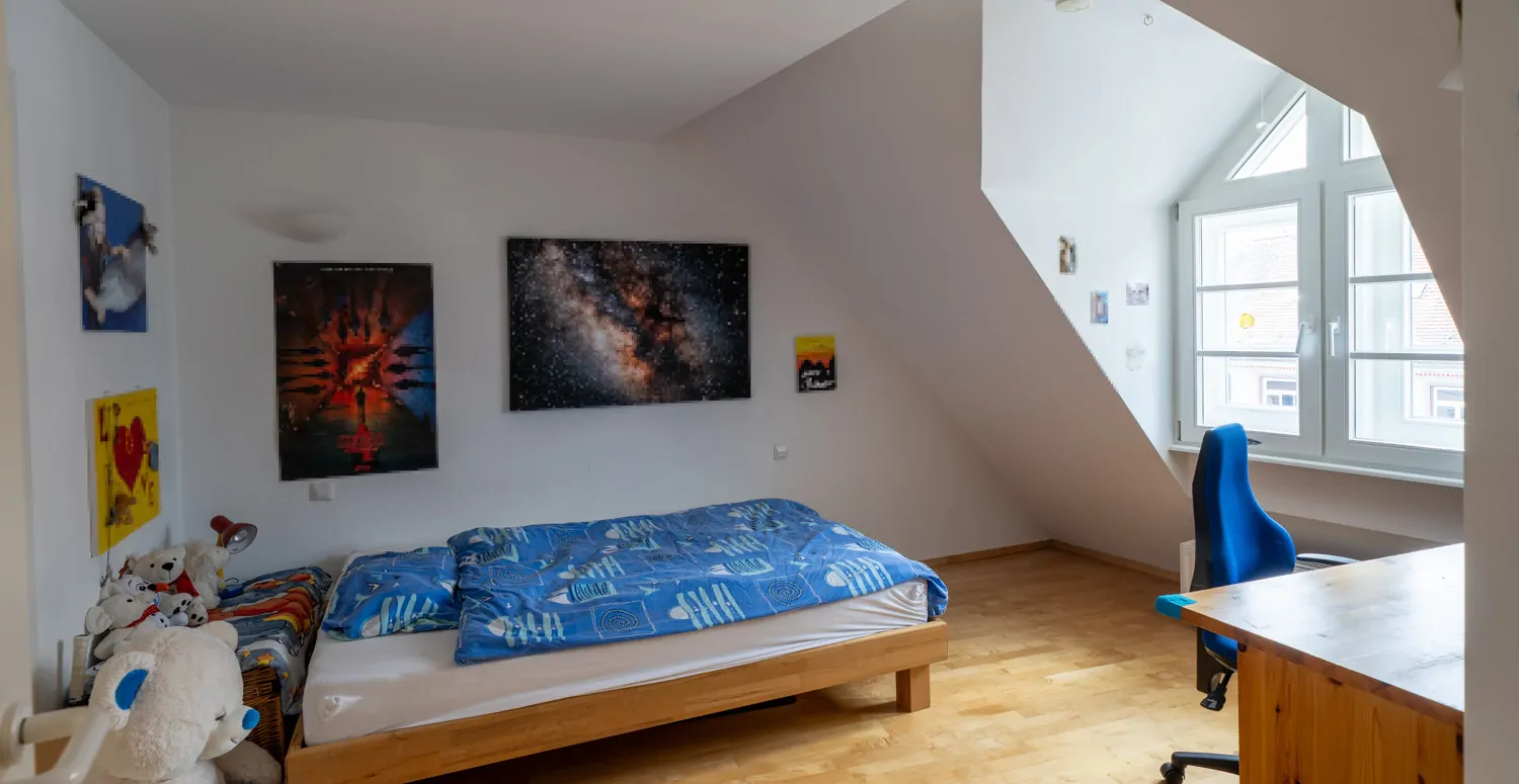 Schlafzimmer mit sep. Ankleideraum