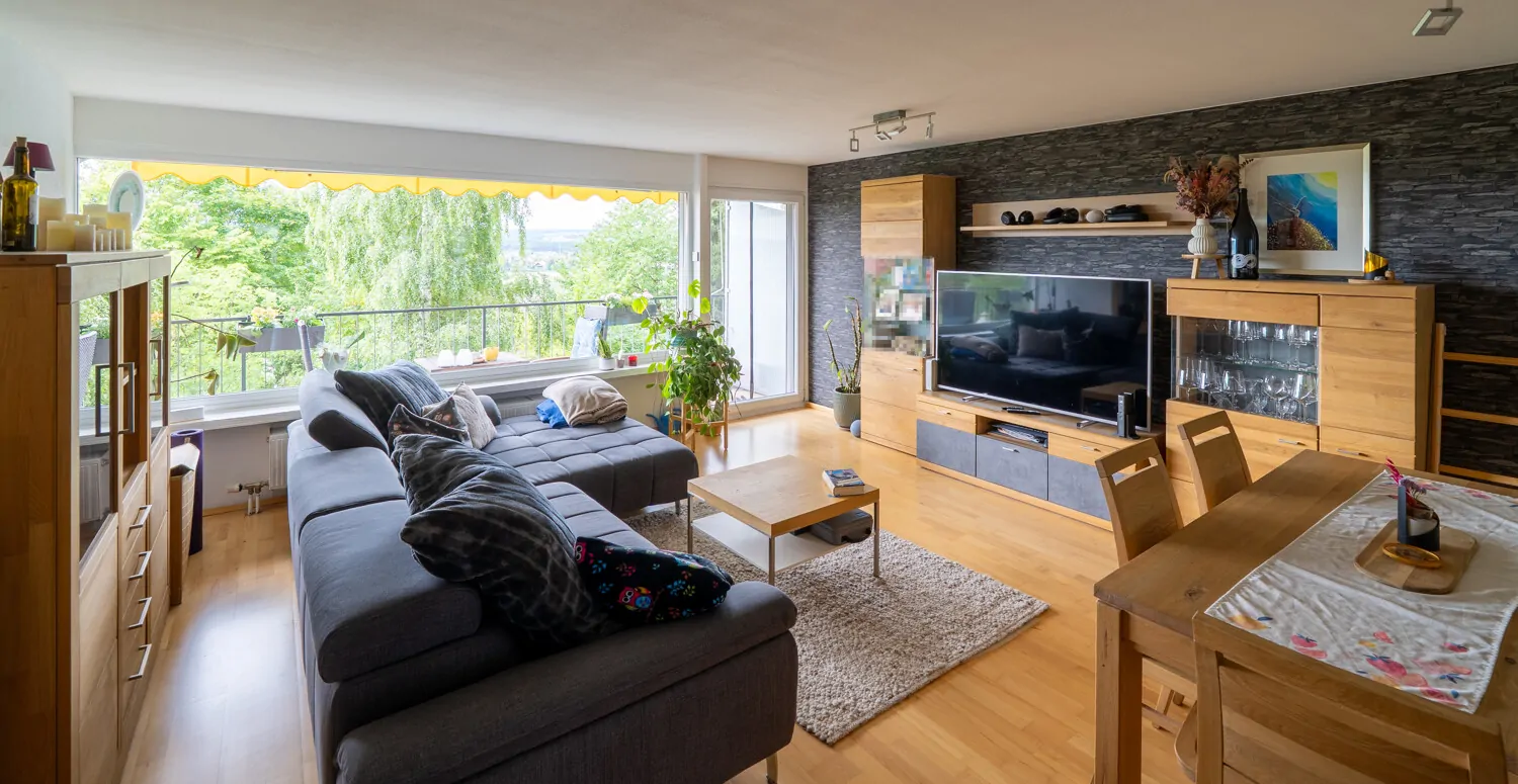 Modernisierte, großzügige 4-Zimmer-Wohnung in VS-Marbach - mit Charme und Panoramablick vom Balkon