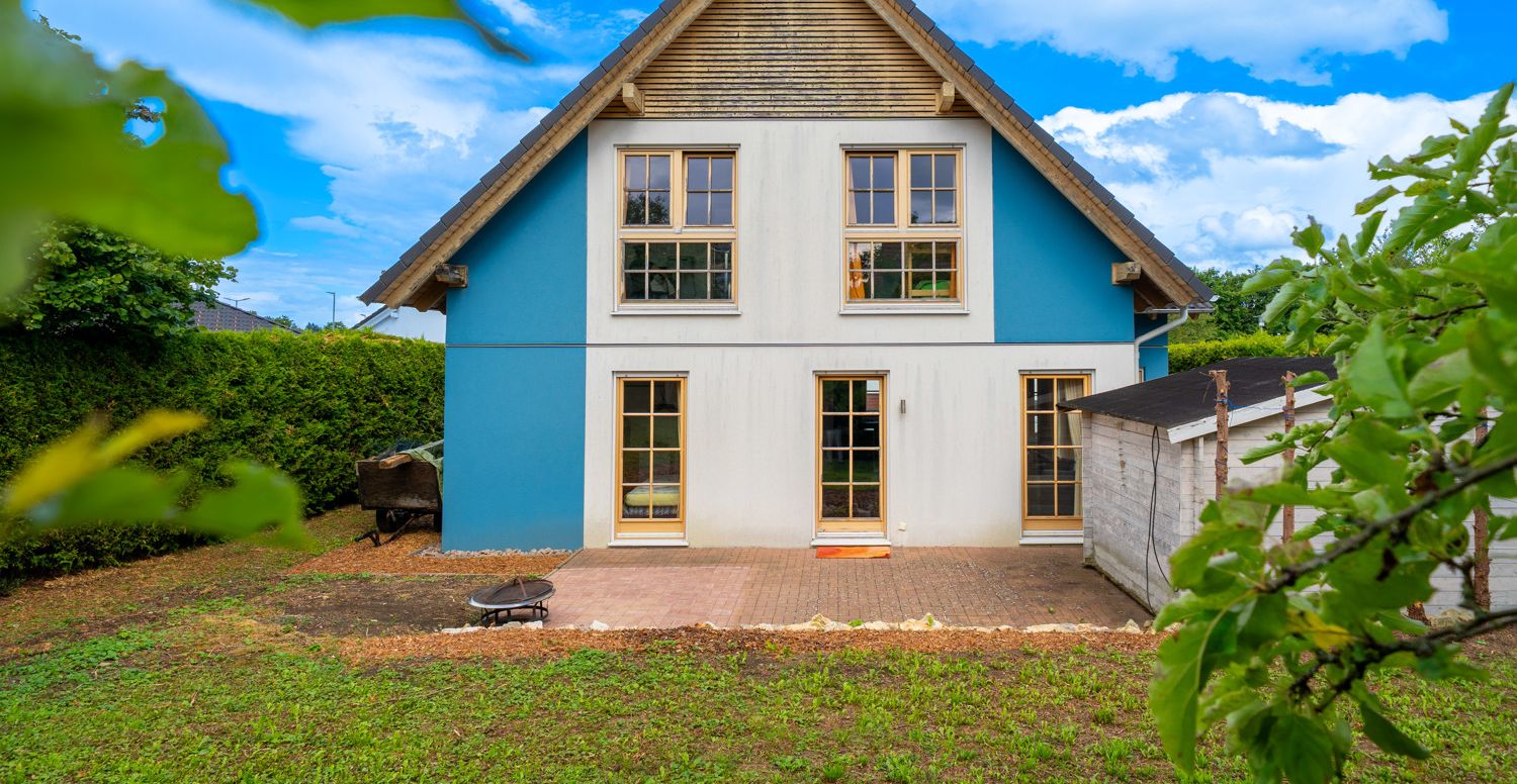 Terrasse und Gartenhaus