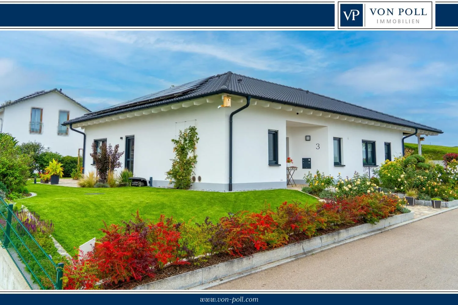 Barrierefreier Neubau-Bungalow - über 70 % energieautark - Smart Home, PV & stilvolle Gartenanlage