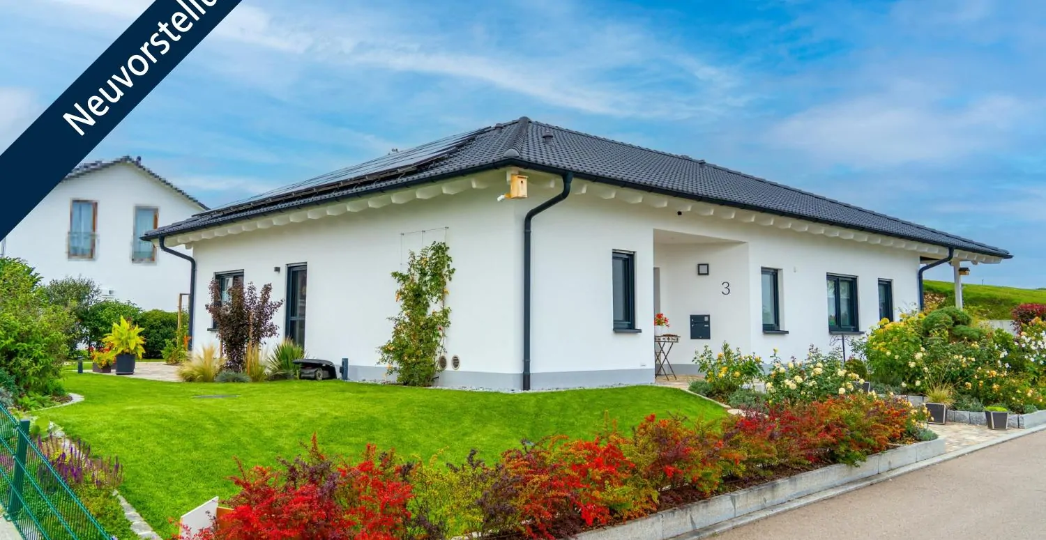 Barrierefreier Neubau-Bungalow - über 70 % energieautark - Smart Home, PV & stilvolle Gartenanlage
