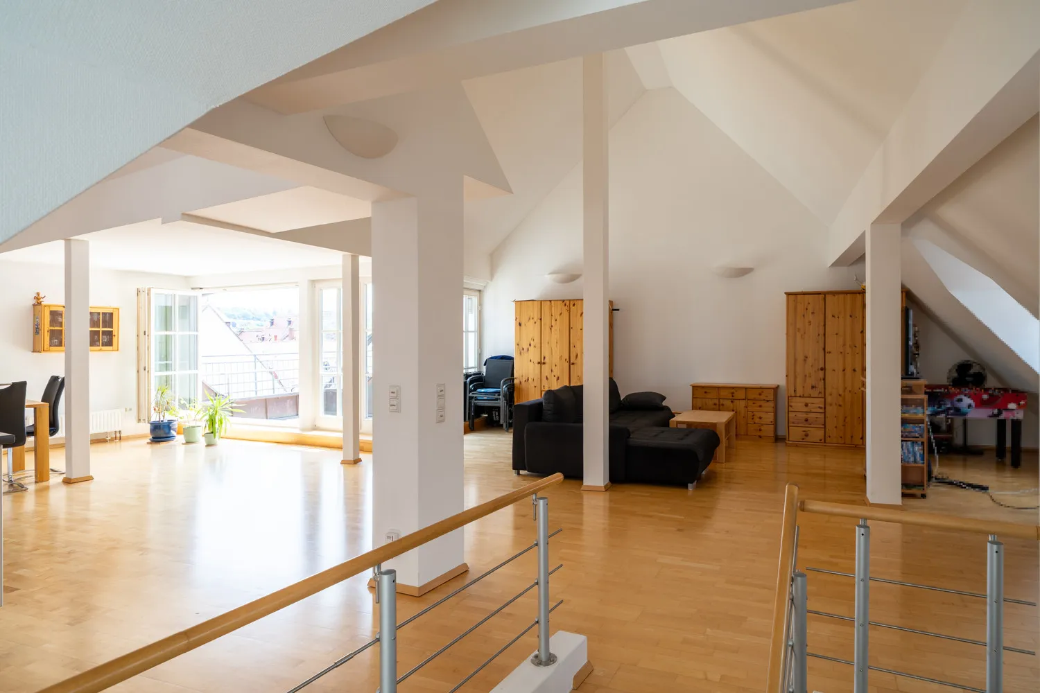 lichtdurchfluteter Wohnbereich