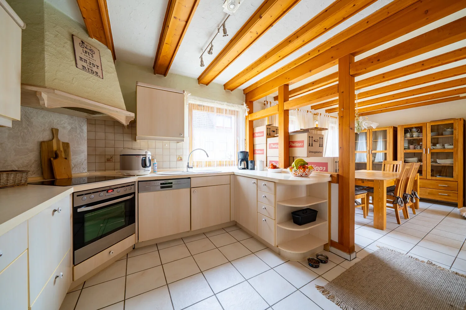 Küche- und Essbereich im EG