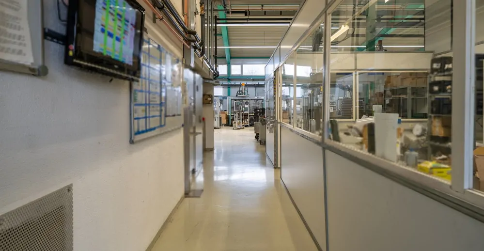 Zugang Produktionshalle, Hanggeschoss