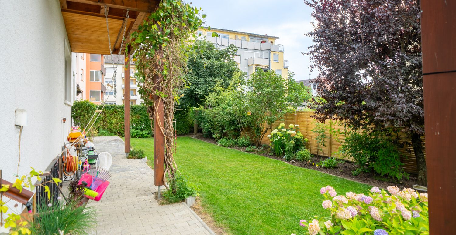 Terrasse mit Garten