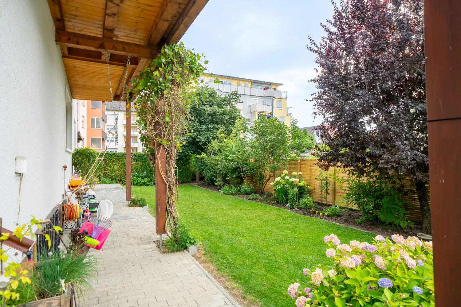 Terrasse mit Garten