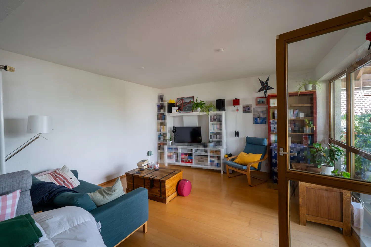 OG - Wohnzimmer mit Balkonzugang