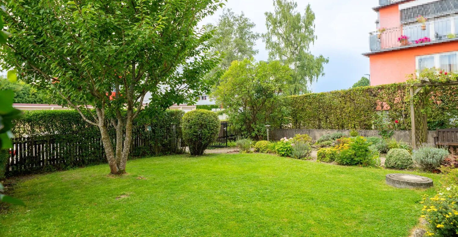 schön angelegter Garten