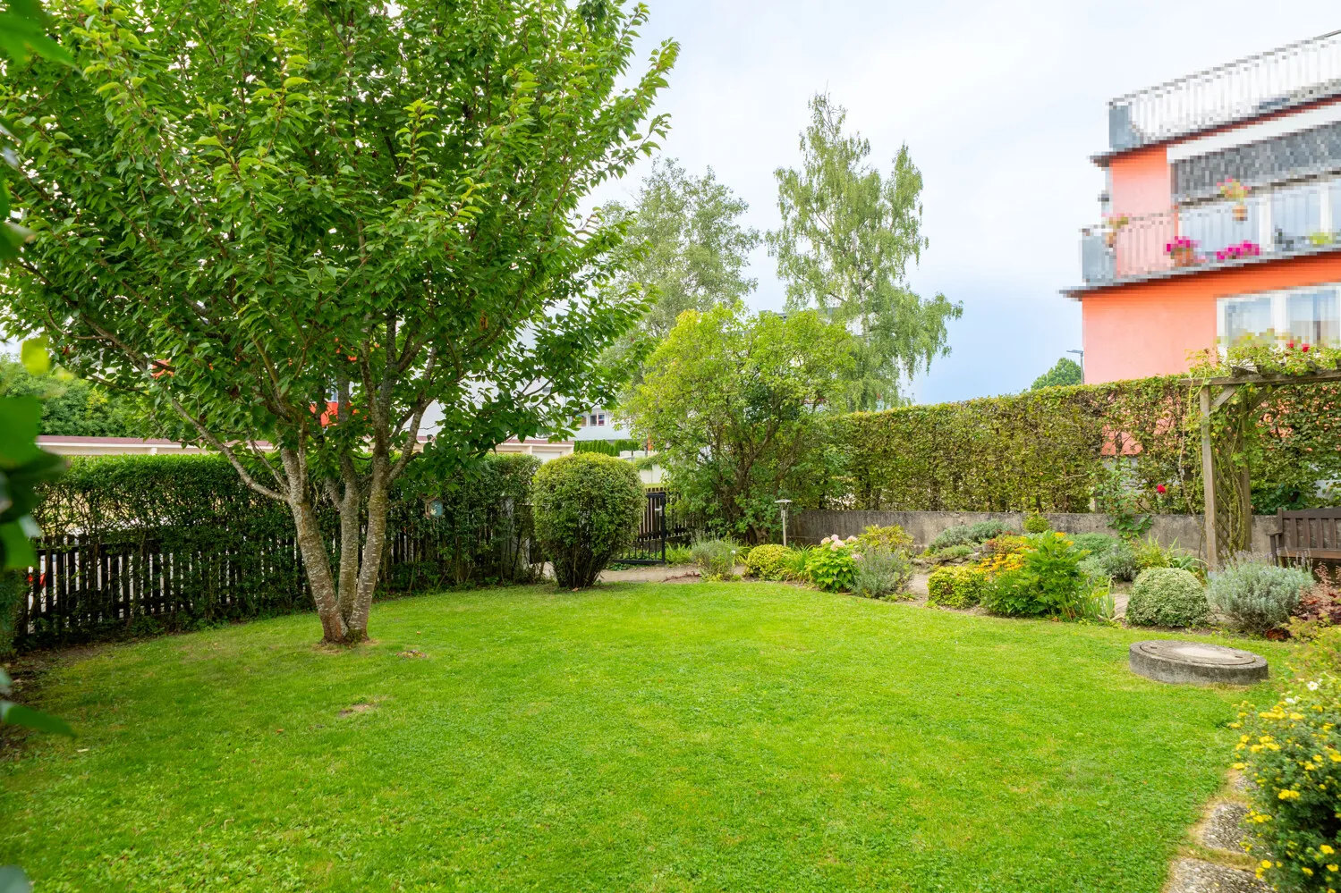schön angelegter Garten