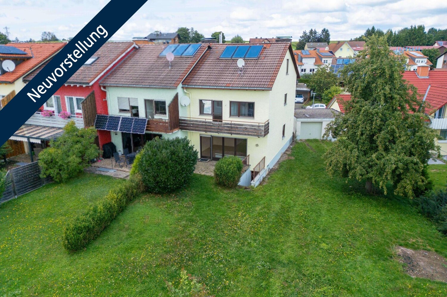 Reiheneckhaus mit Platz für die Familie und Ruhe im schönen, großen Garten - in Bonndorf i.S.
