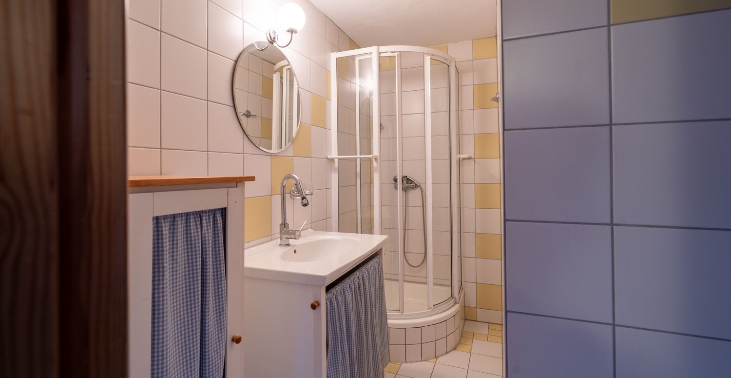 EG Bad mit Dusche und WC