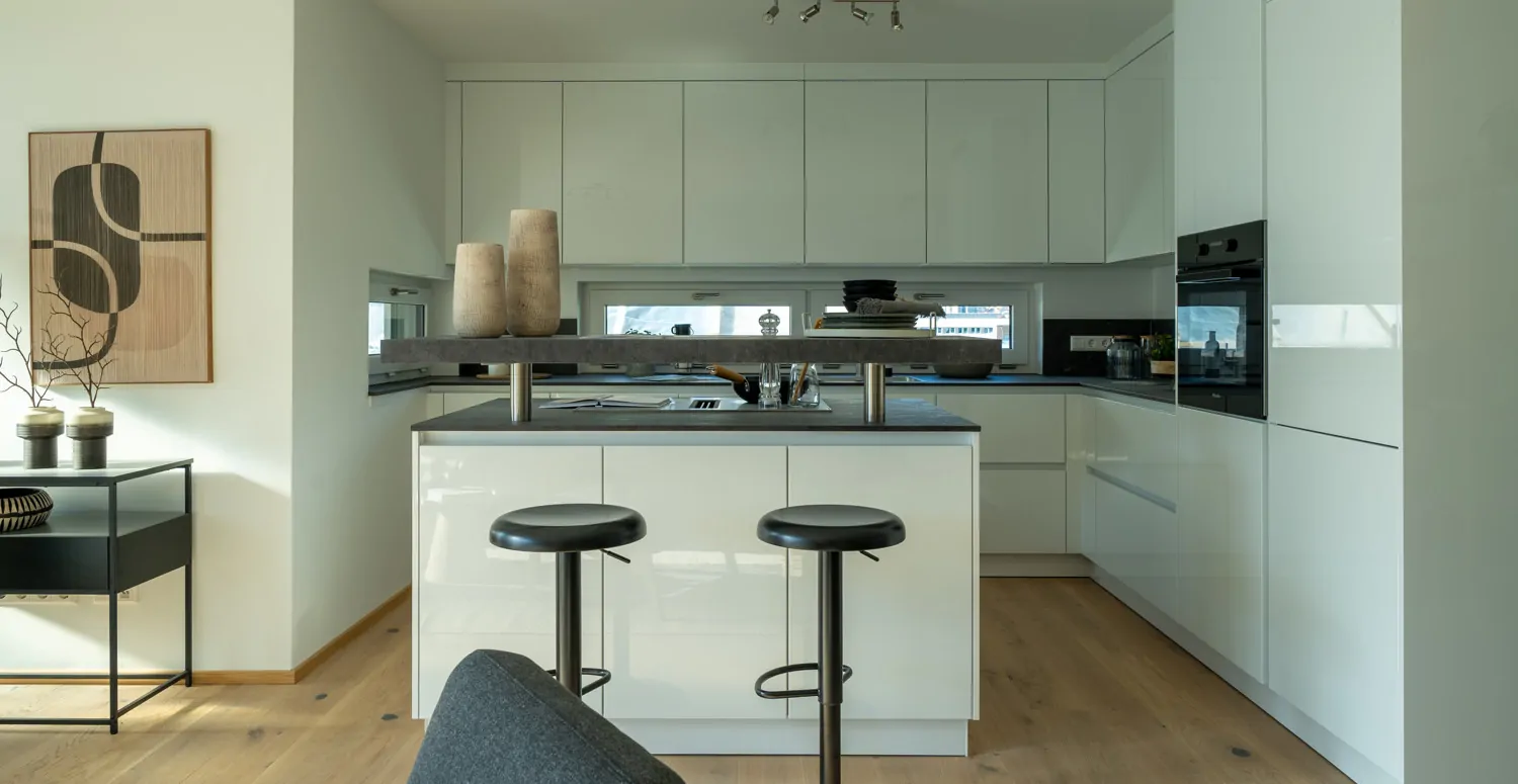 Musterwhg. Beispiel Wohnküche in weiß