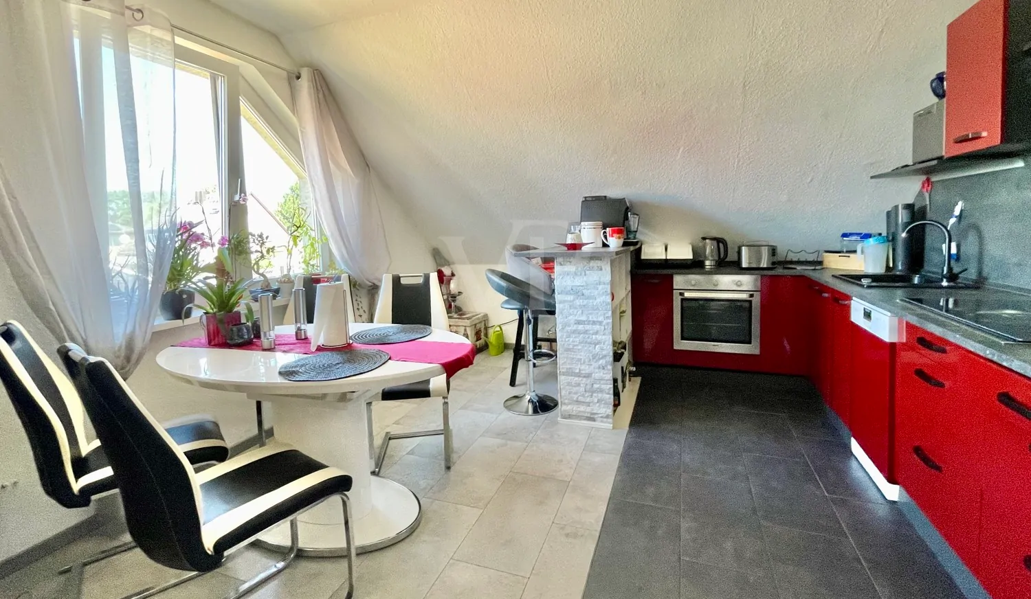 Küche mit Essbereich im DG