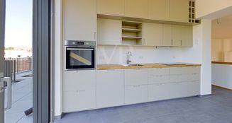 von_poll_real_estate_property_250680353OG_image_12