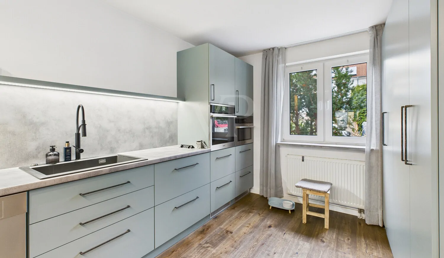 Einbauküche mit hochwertigen Einbaugeräten