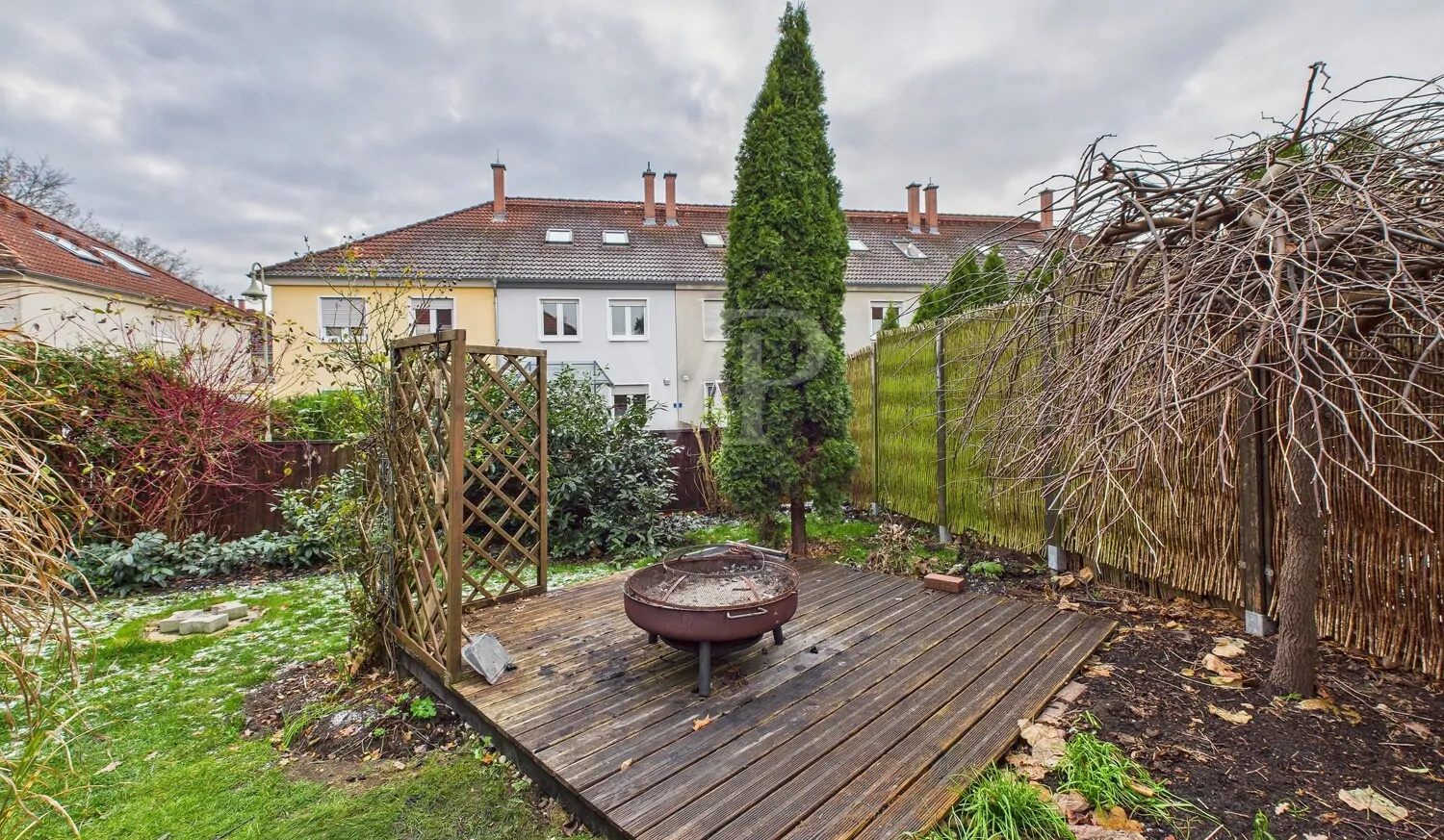 Gartenbereich mit Feuerstelle