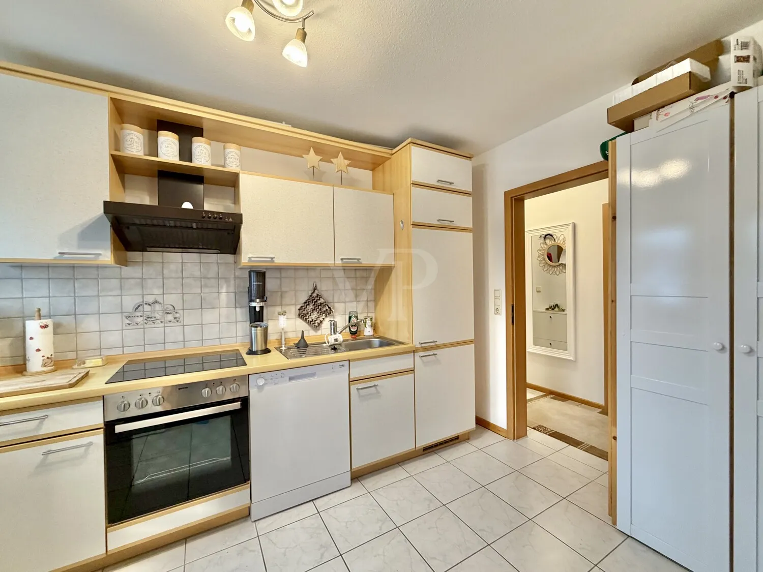 Küche Blick zum Flur