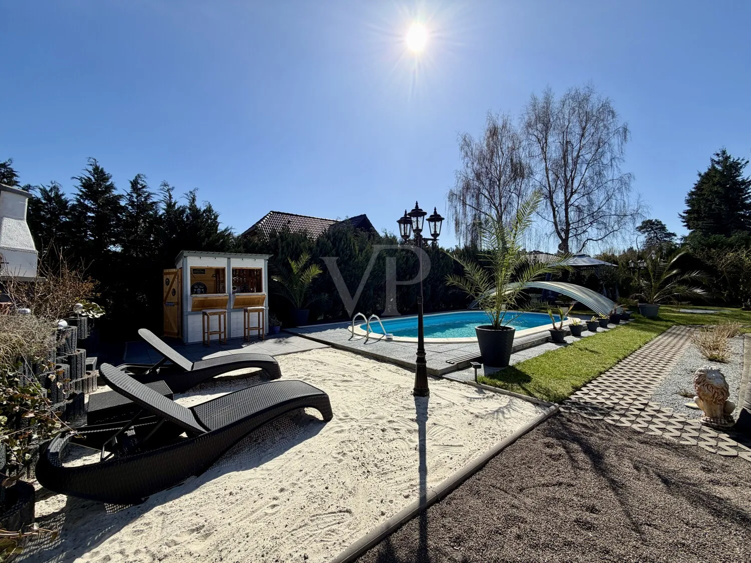 Luxus-Poolparadies mit Strand