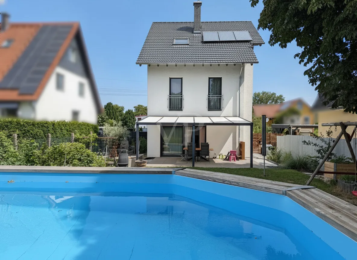 Rückansicht mit Pool