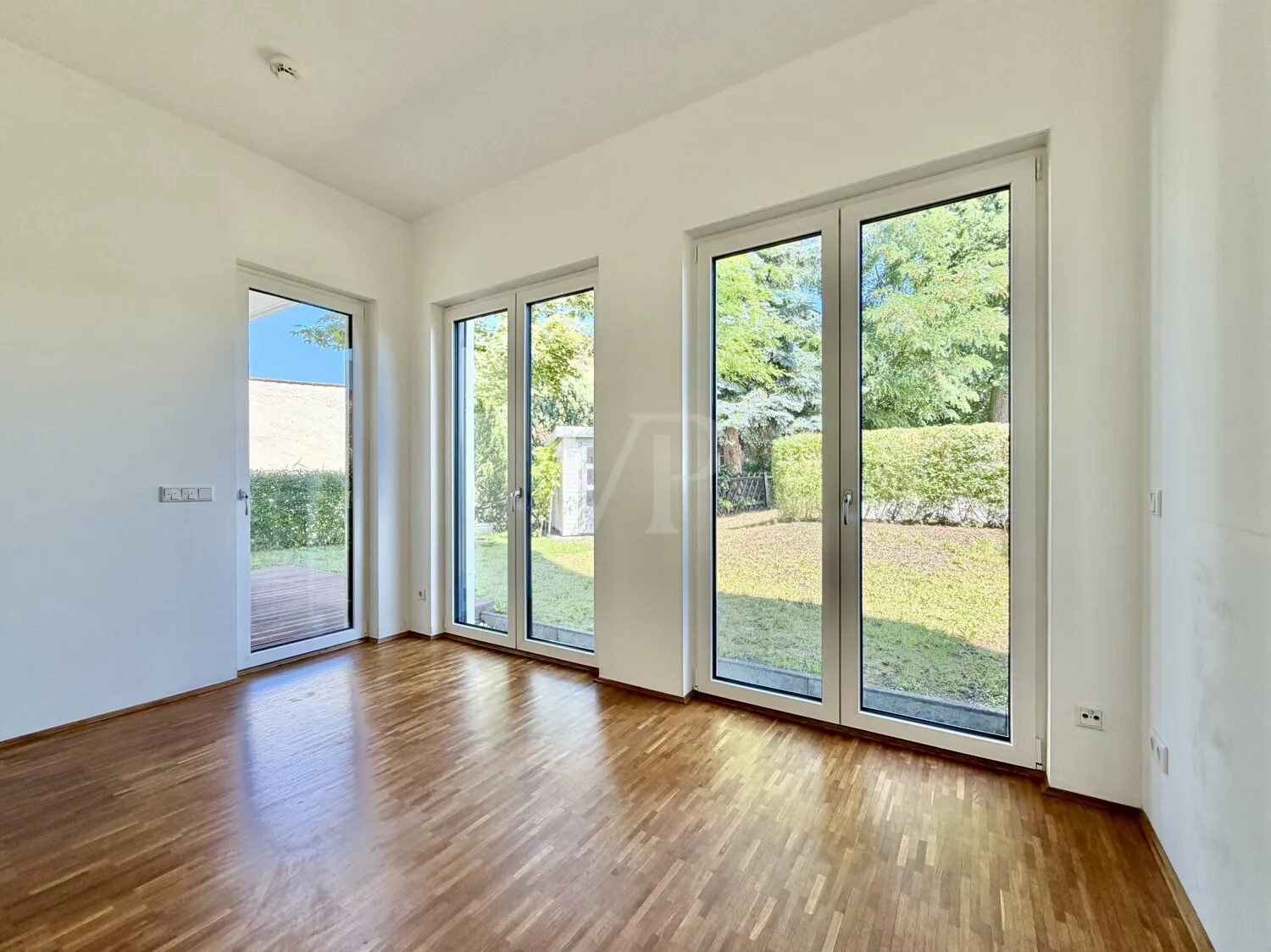 Schlafzimmer mit Terrassenzugang