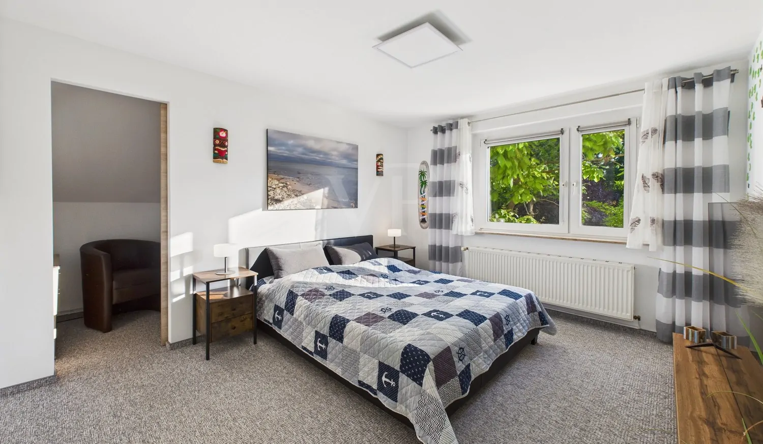 Schlafzimmer mit Ankleide (OG)