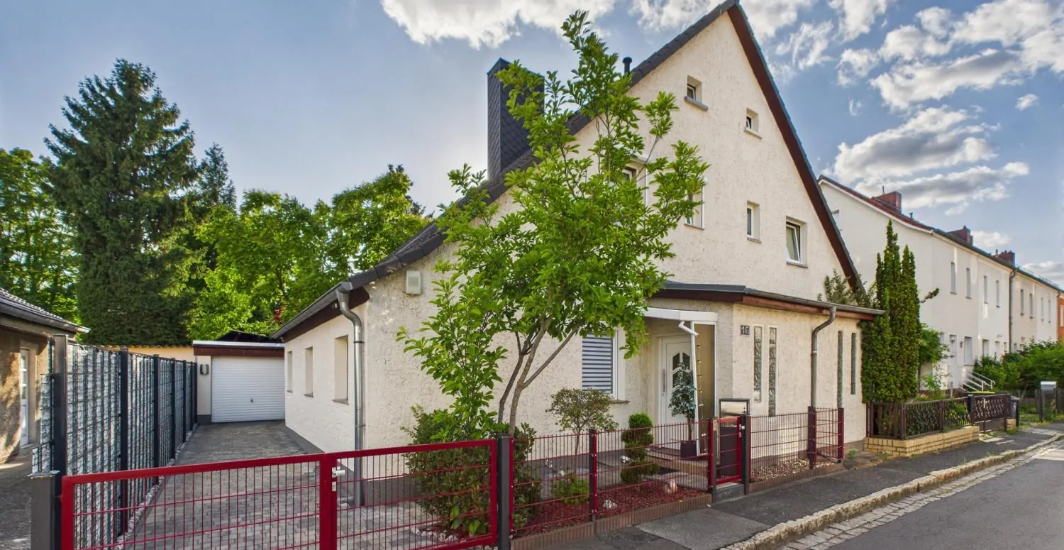 Hausansicht von der Straße