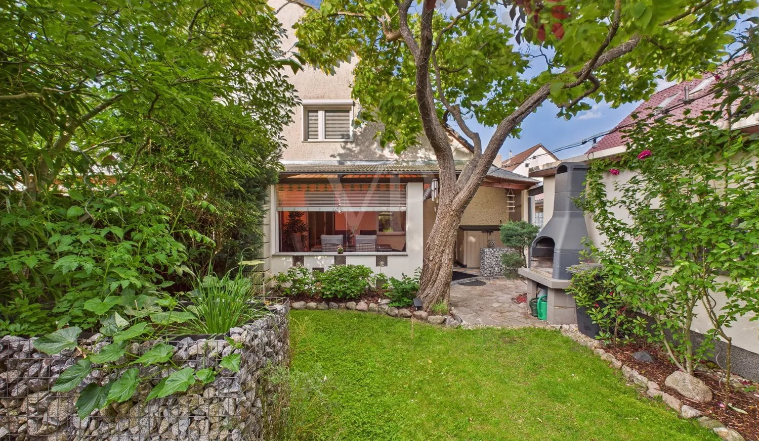 Hausansicht aus dem Garten