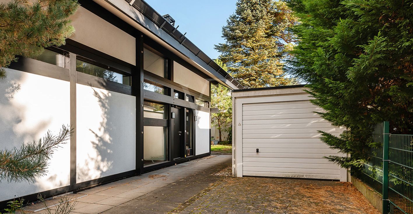 Eingang und Garage