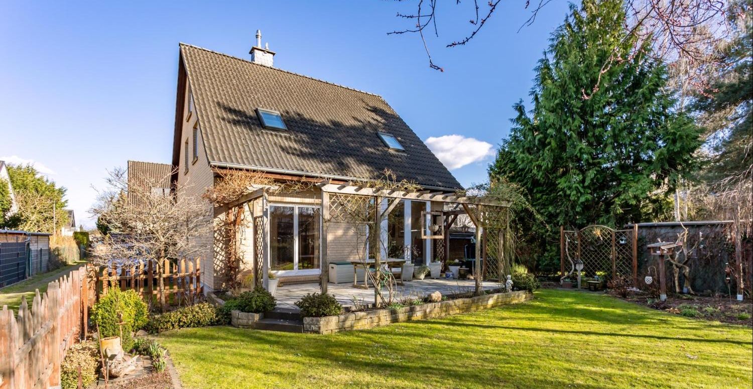 Stilvolles Einfamilienhaus mit traumhaften Aussichten auf großem liebevoll angelegtem Grundstück