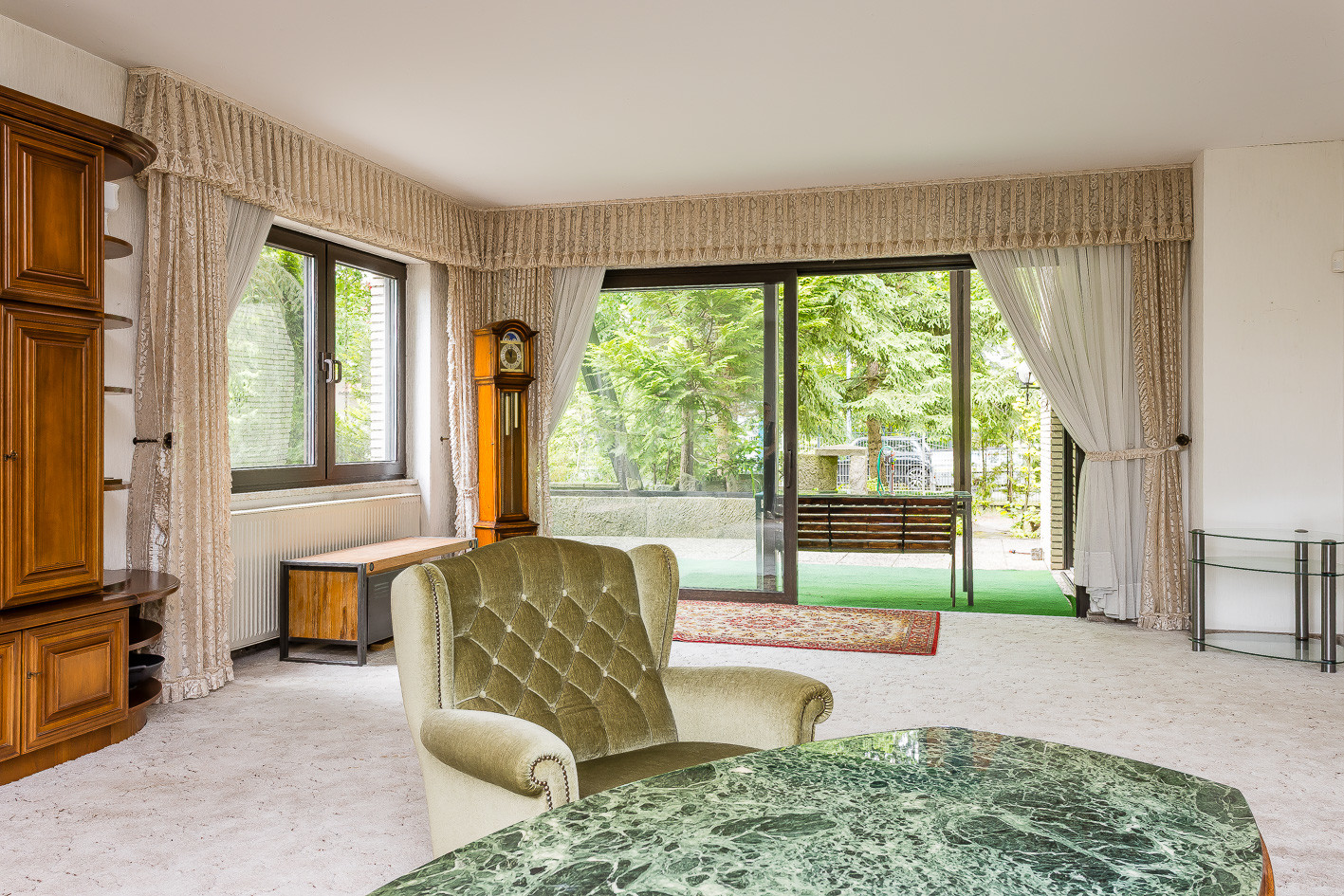 Wohnzimmer Blick zum Balkon