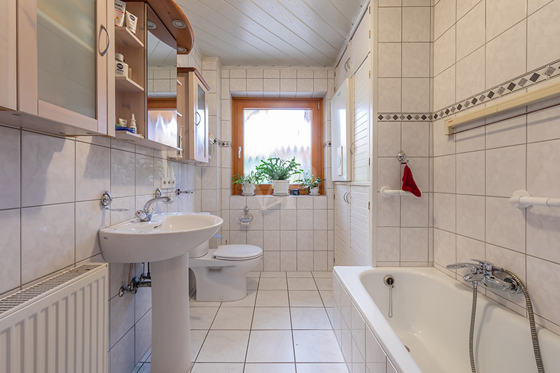 Badezimmer EG
