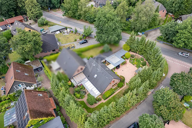 Central home with dream garden